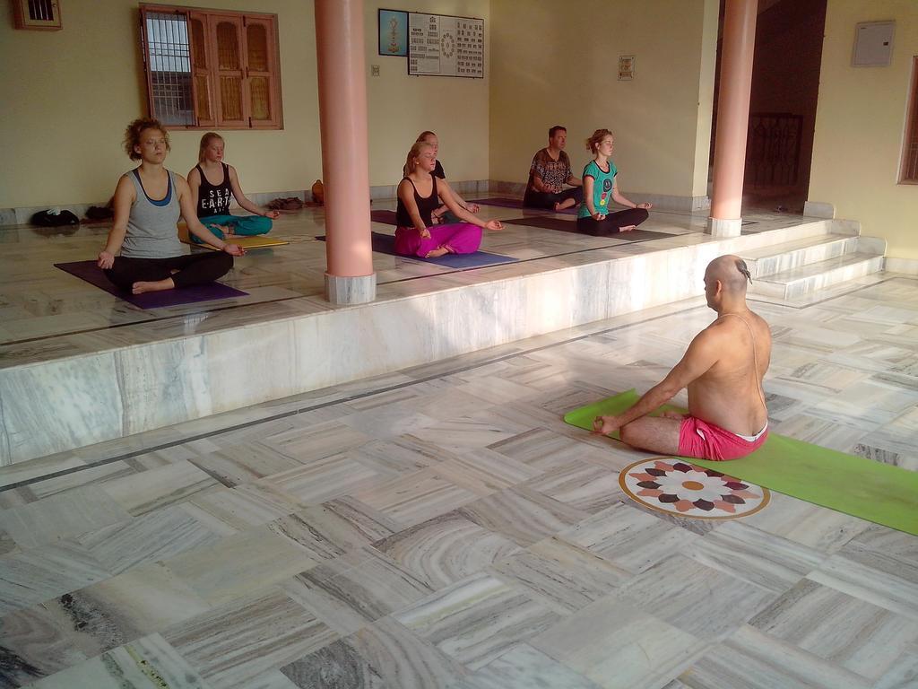 Hotel Sri Yoga Mandir Varanasi Exterior foto